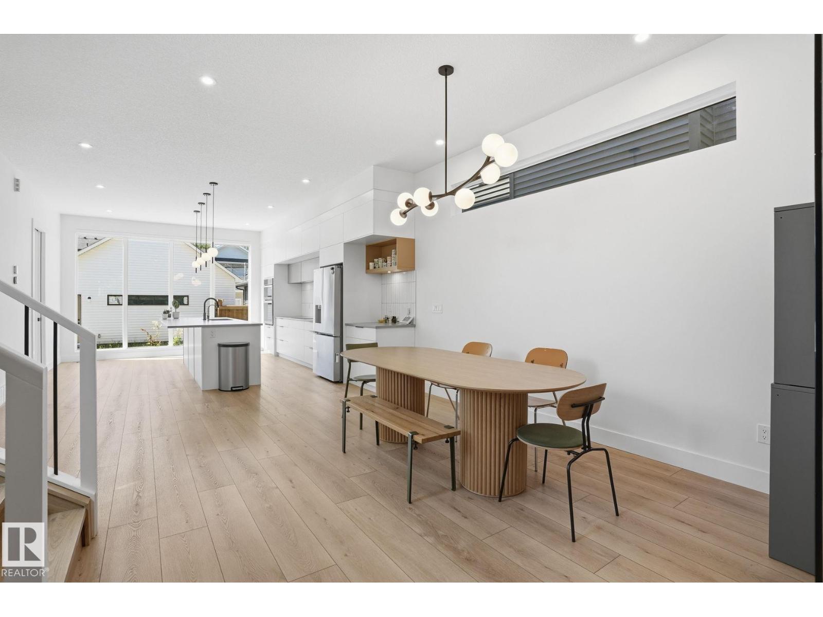 14315 98 AV NW NW - 15