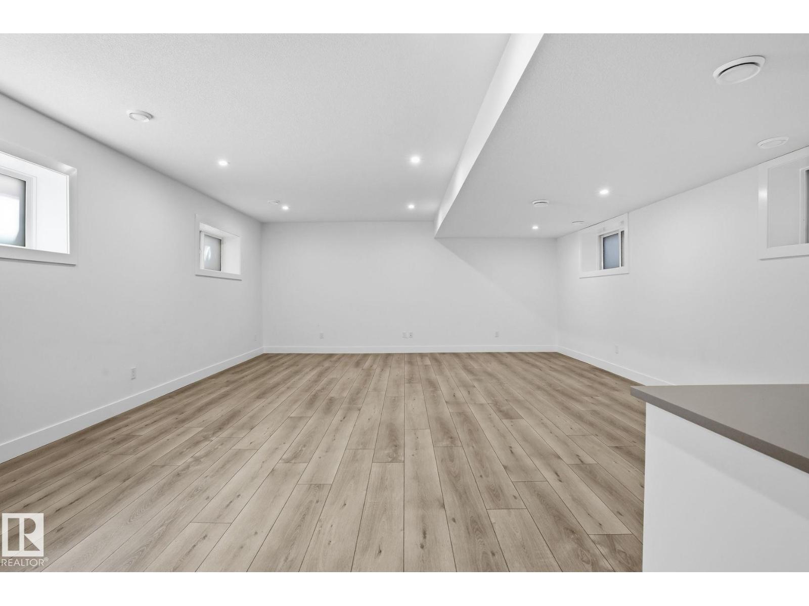 14315 98 AV NW NW - 48