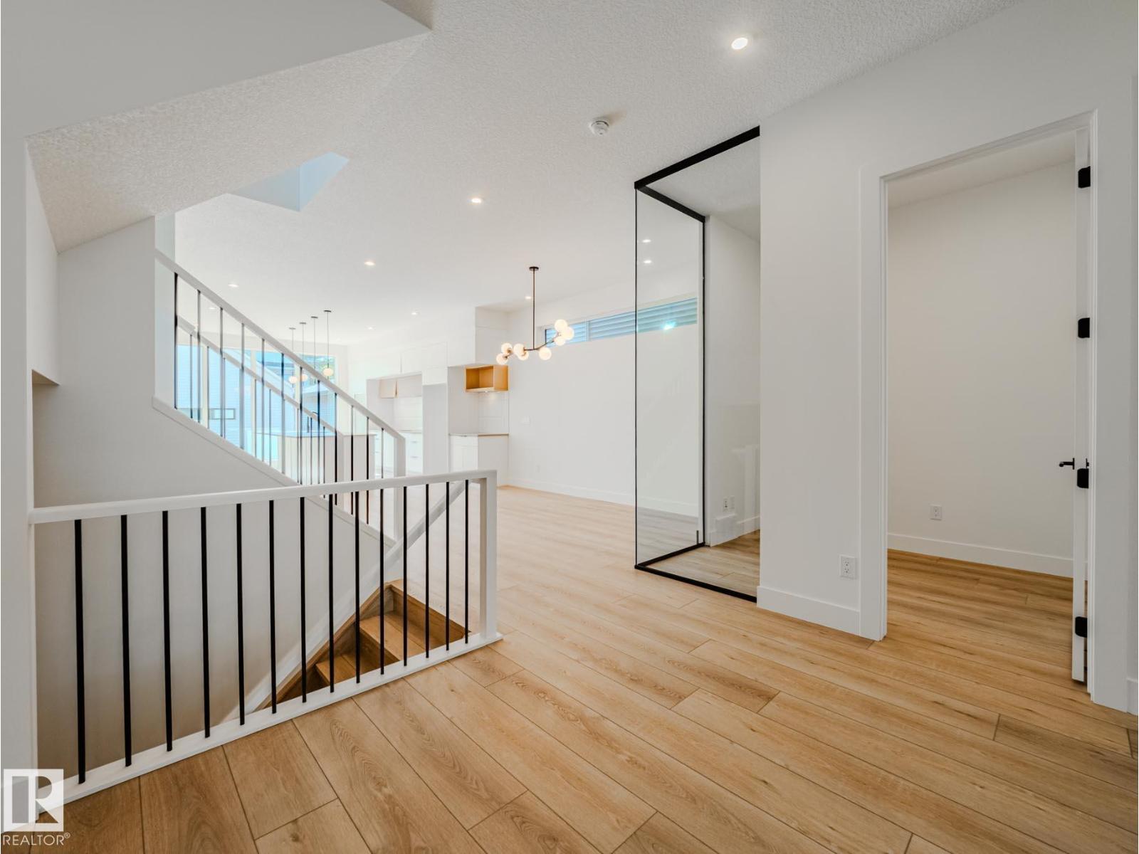 14315 98 AV NW NW - 11