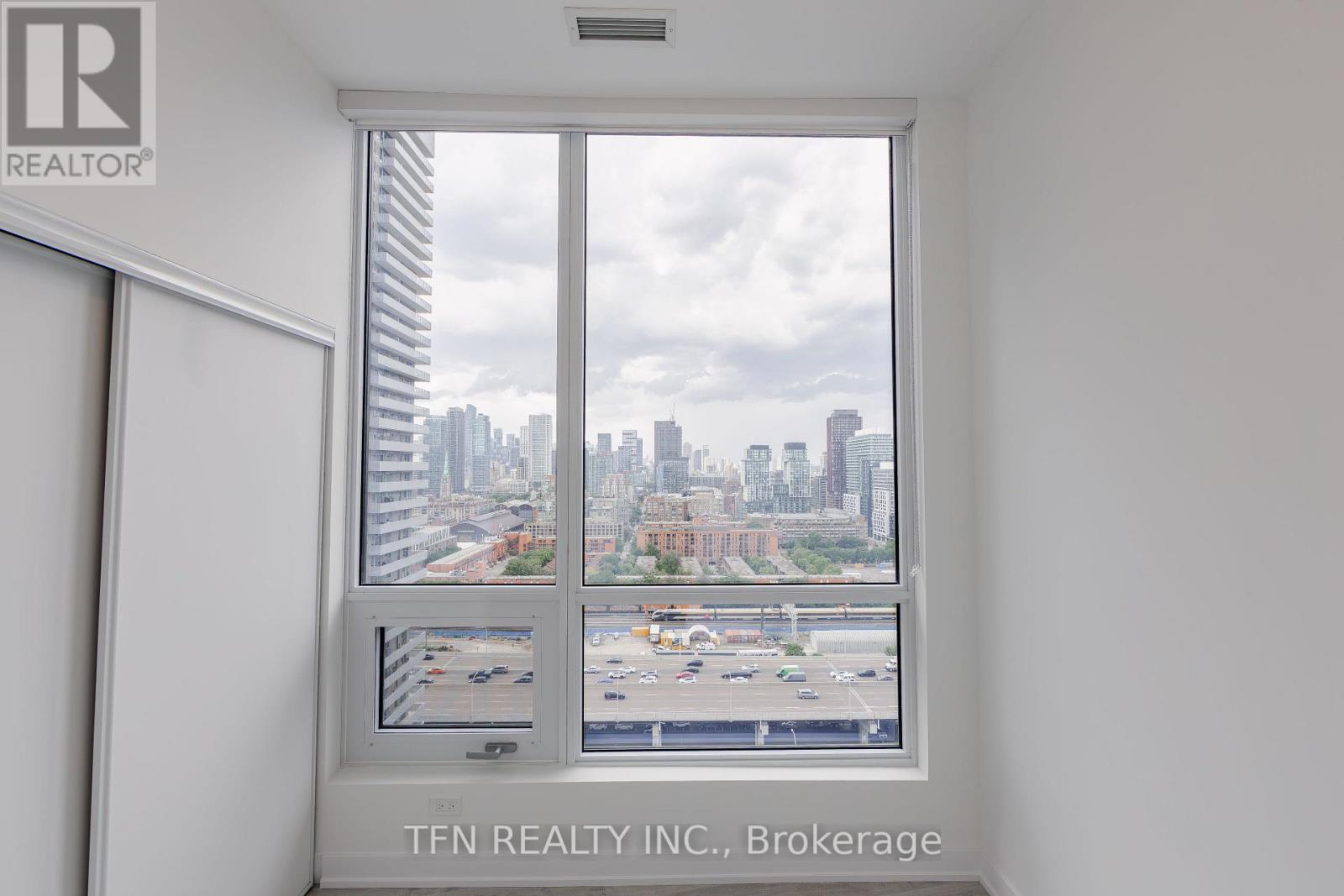 #2116 15 RICHARDSON STREET - 20
