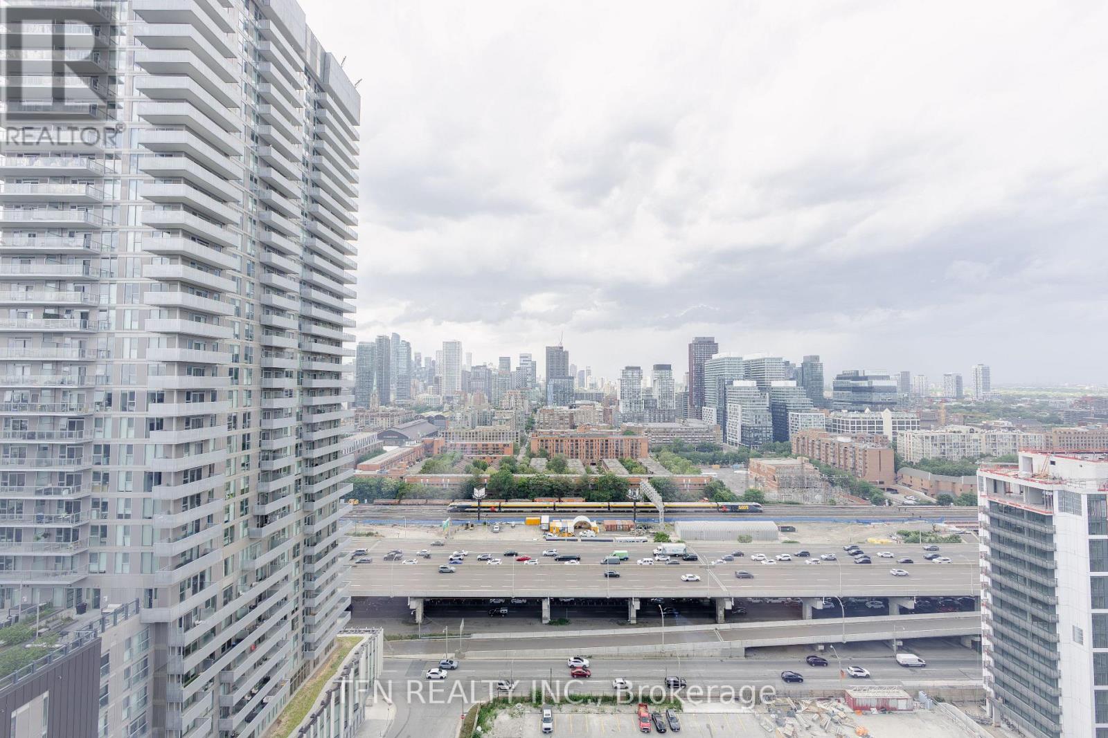 #2116 15 RICHARDSON STREET - 21