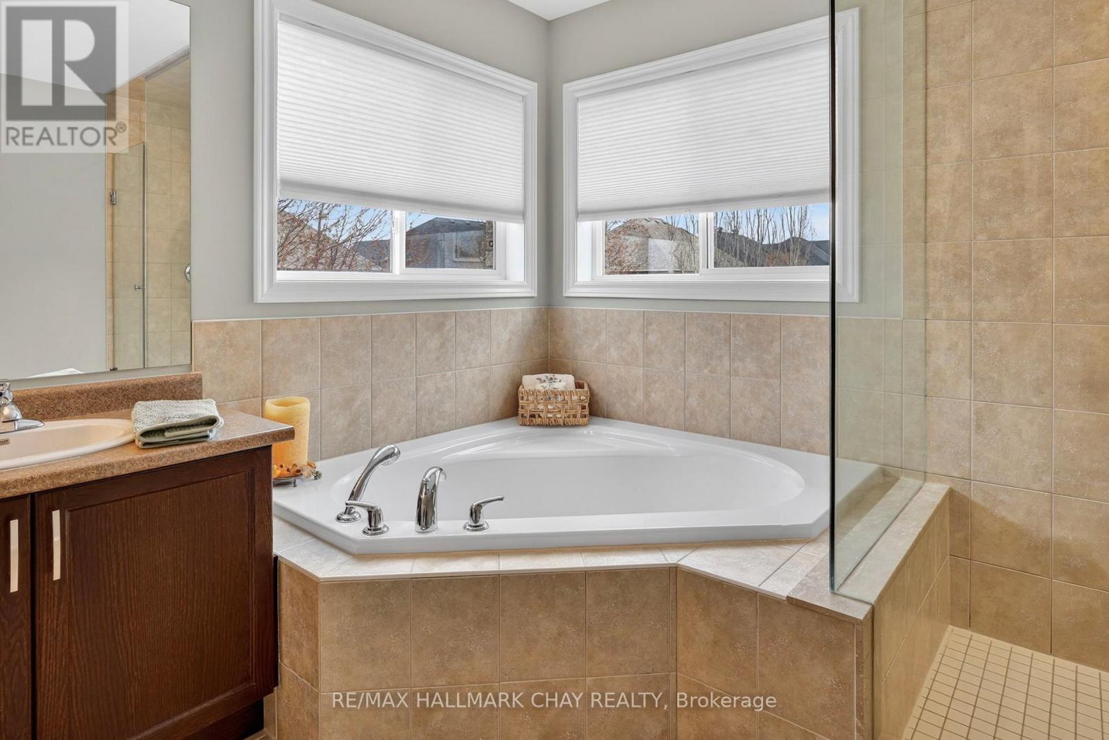 12 ORLEANS AVENUE - 25