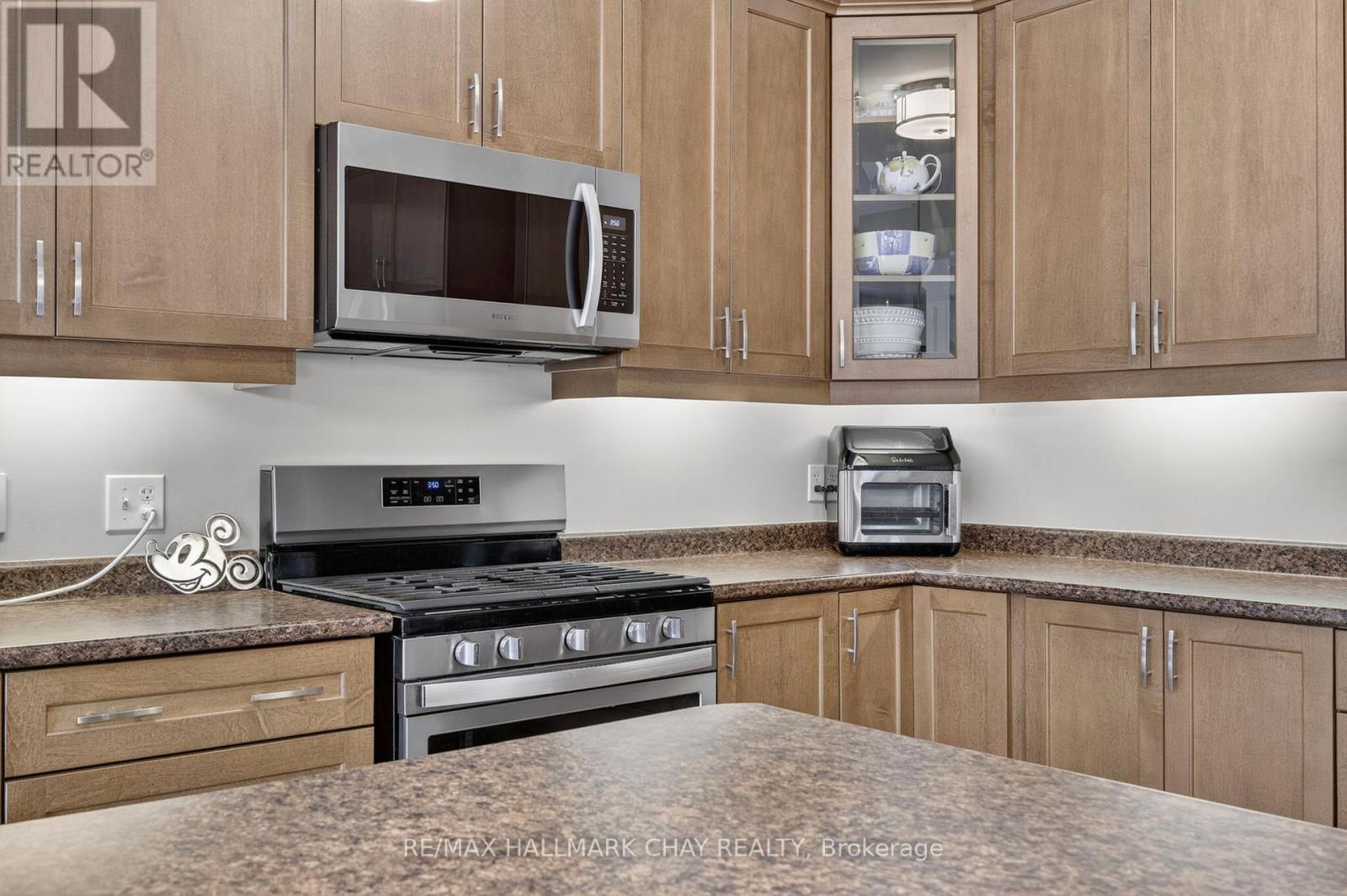 12 ORLEANS AVENUE - 9