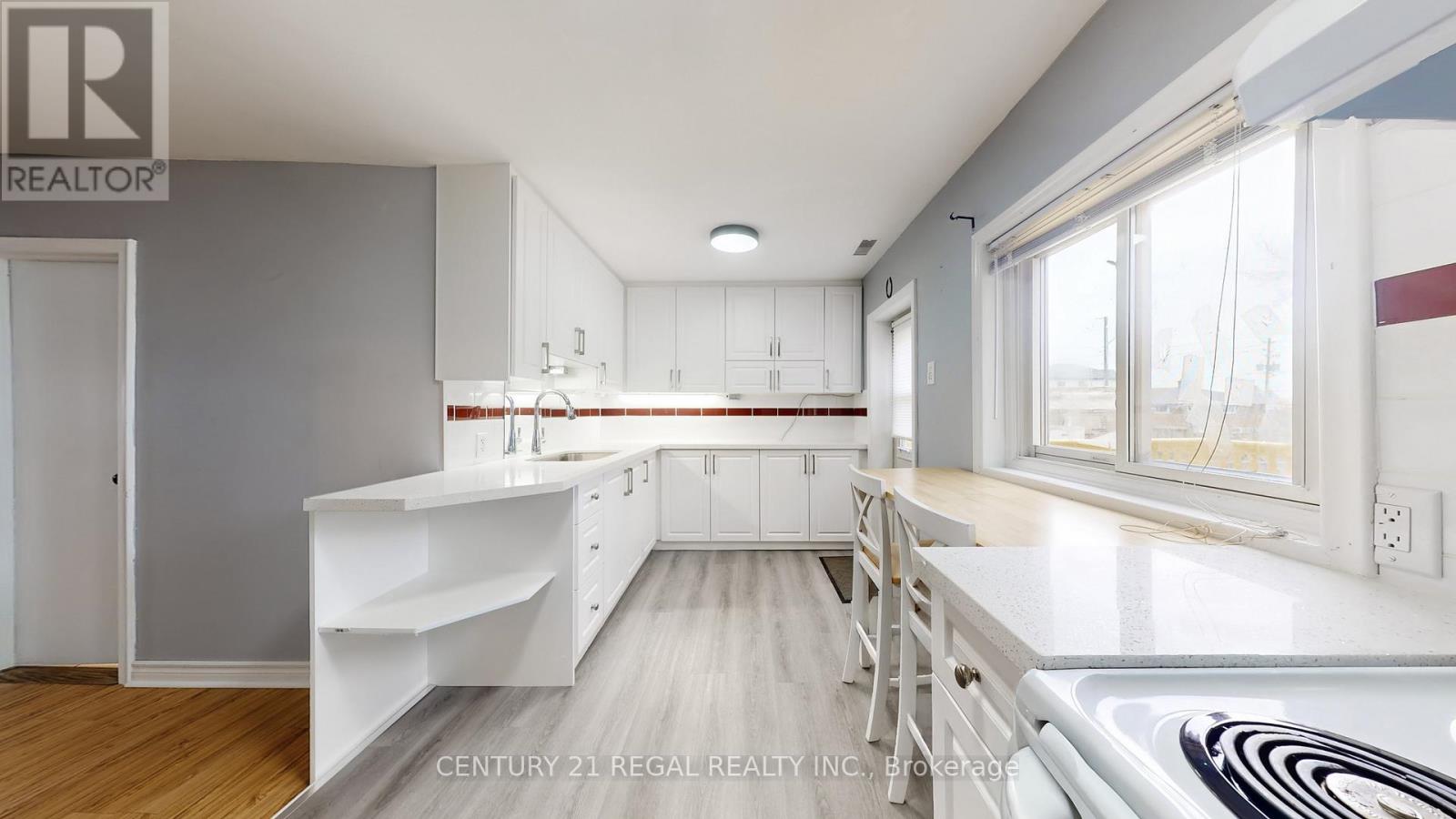 55 MONTRAVE AVENUE - 11