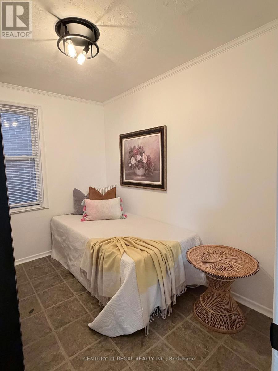 55 MONTRAVE AVENUE - 28