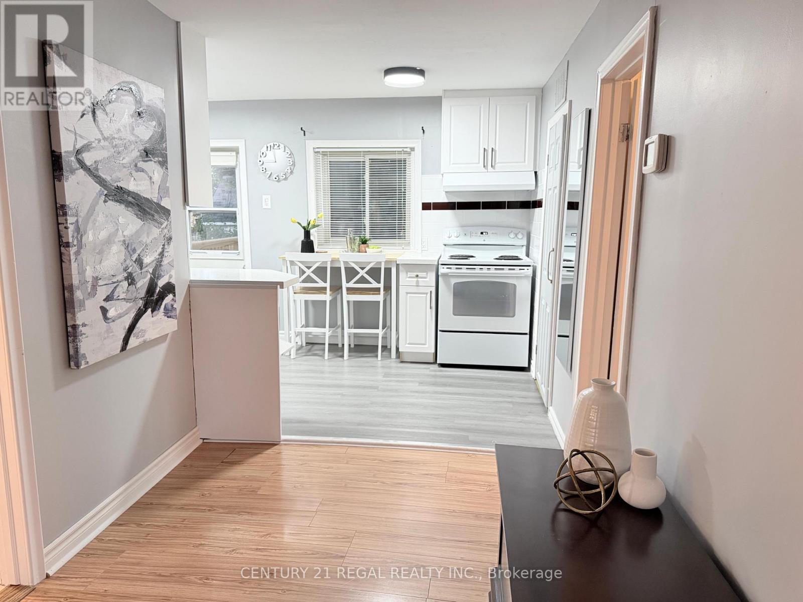55 MONTRAVE AVENUE - 29