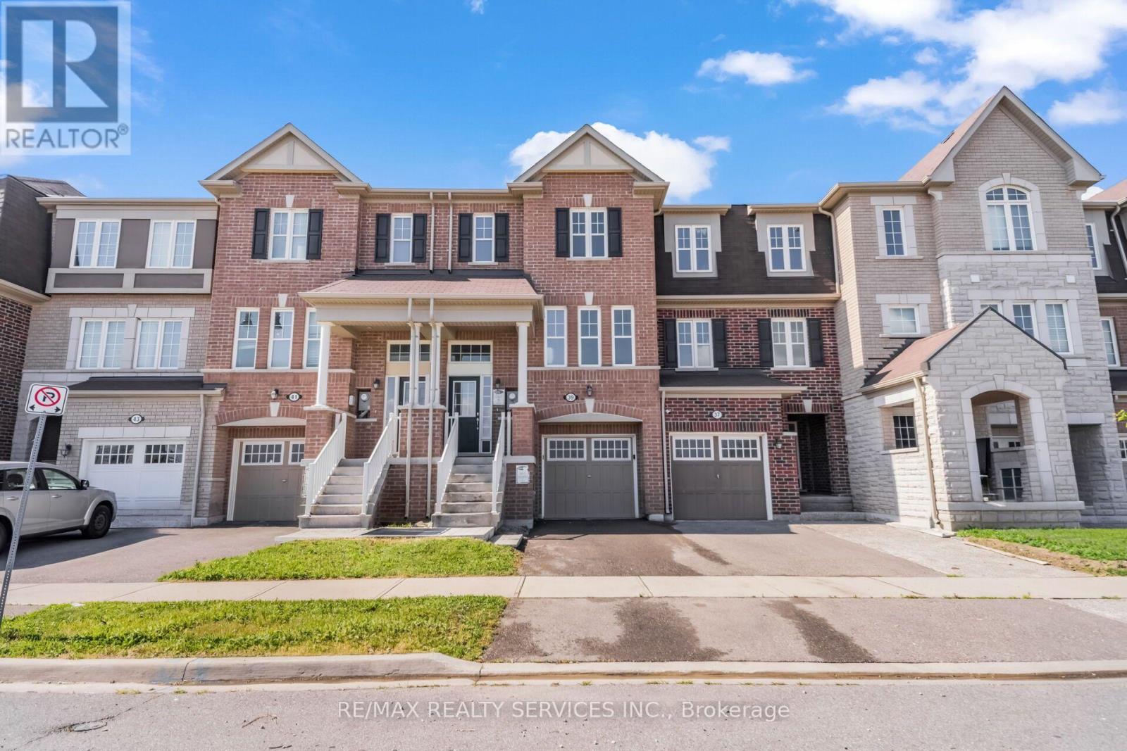 39 BAYCLIFFE CRESCENT - 1