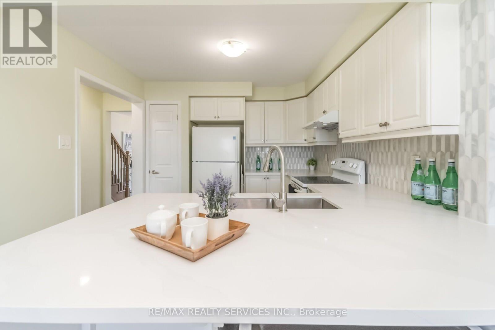 39 BAYCLIFFE CRESCENT - 11