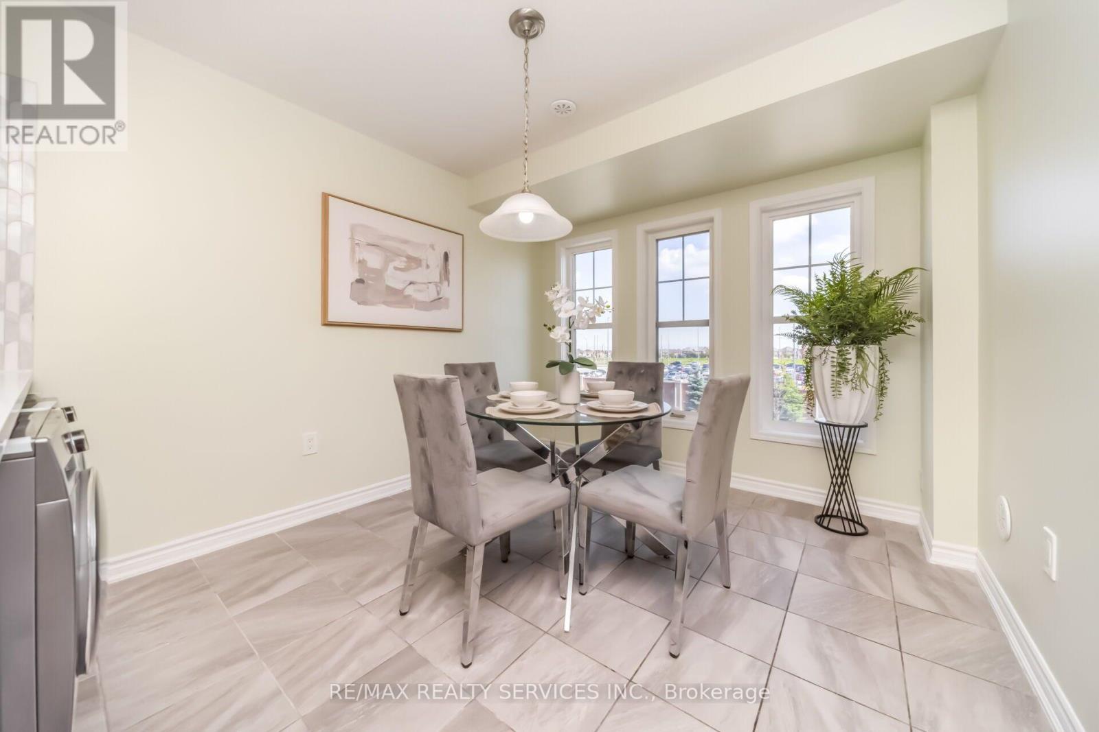 39 BAYCLIFFE CRESCENT - 13