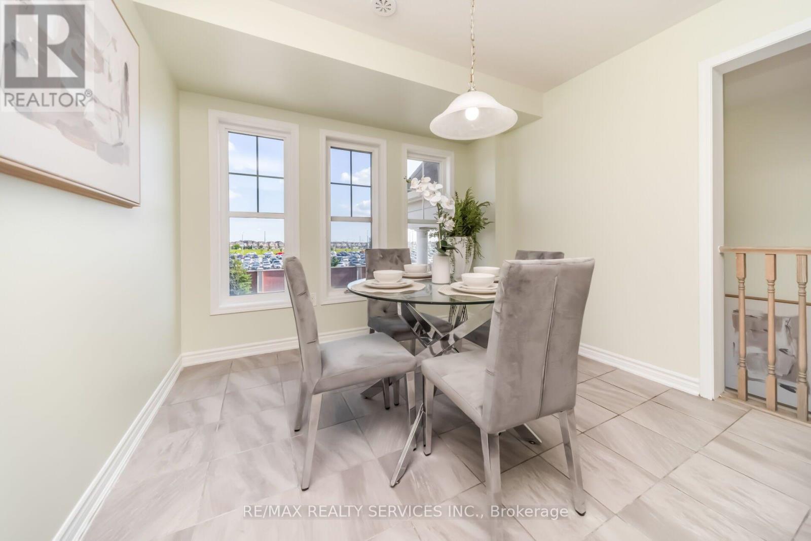 39 BAYCLIFFE CRESCENT - 14