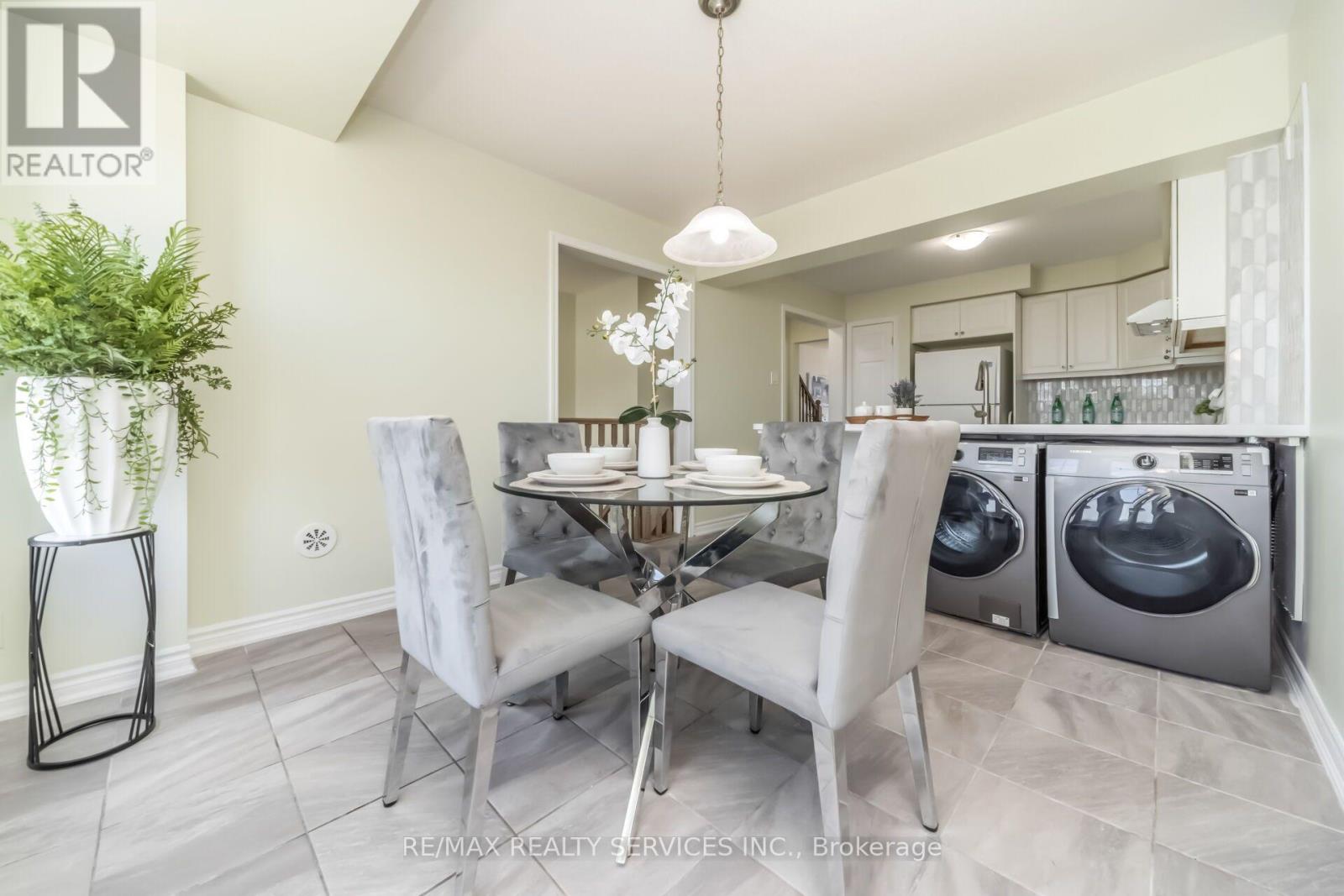 39 BAYCLIFFE CRESCENT - 16