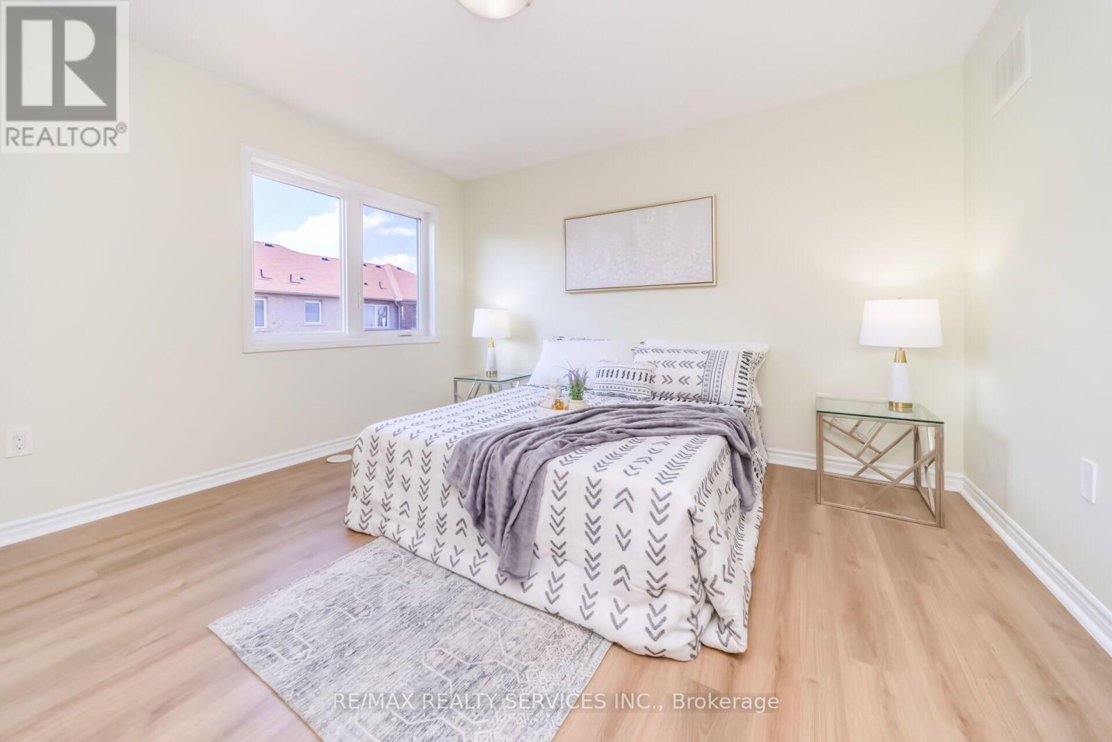 39 BAYCLIFFE CRESCENT - 26