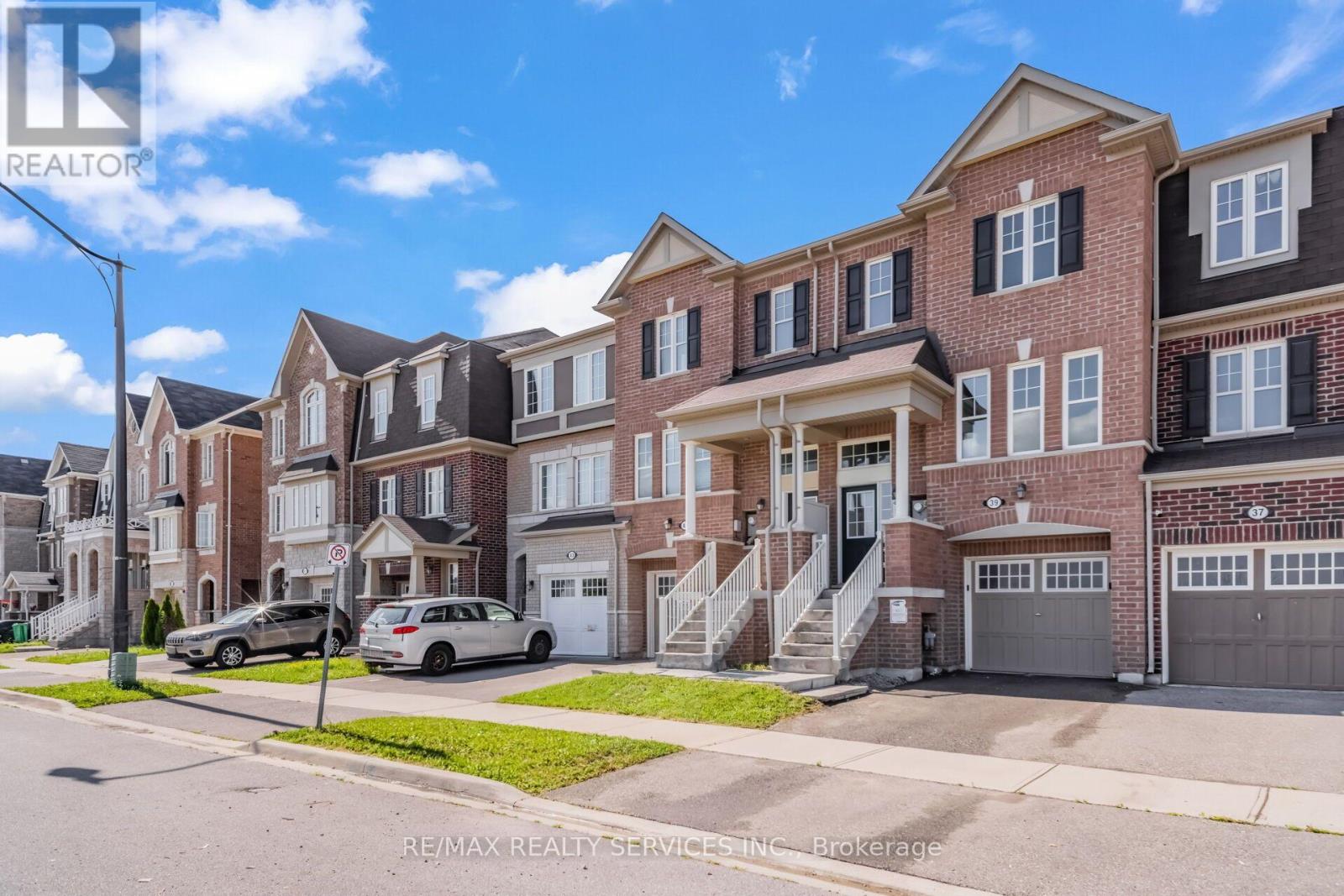 39 BAYCLIFFE CRESCENT - 3