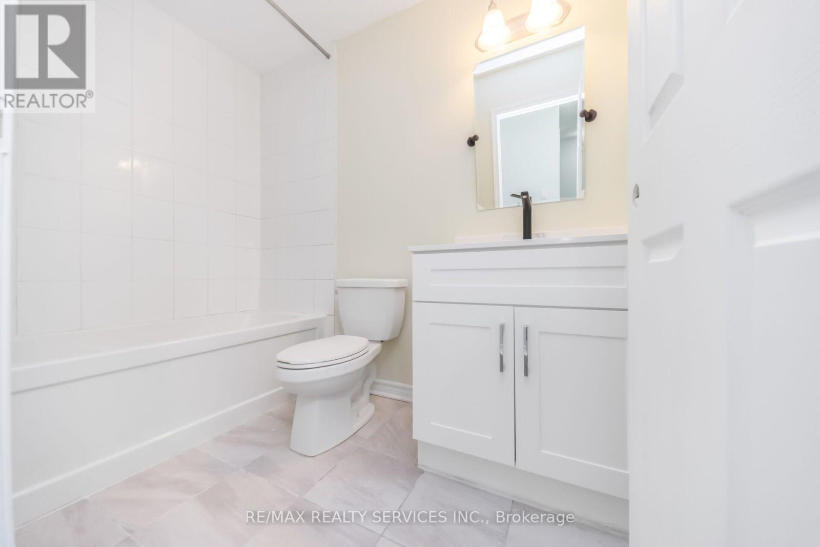 39 BAYCLIFFE CRESCENT - 31