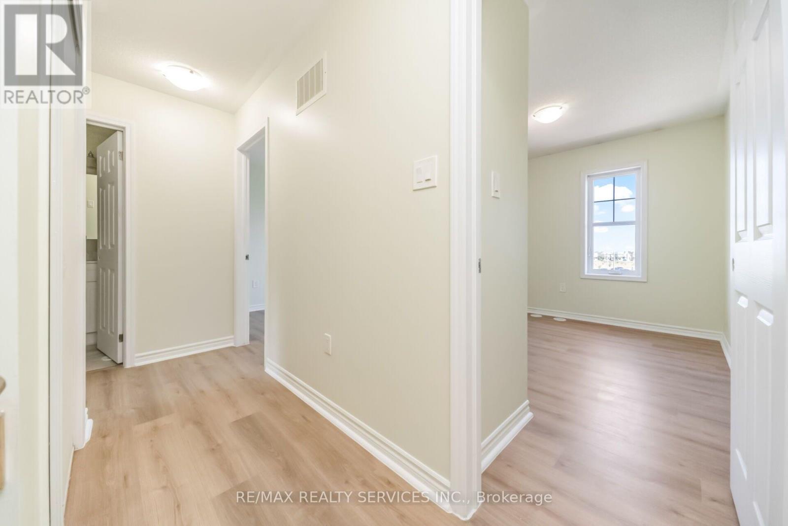 39 BAYCLIFFE CRESCENT - 32