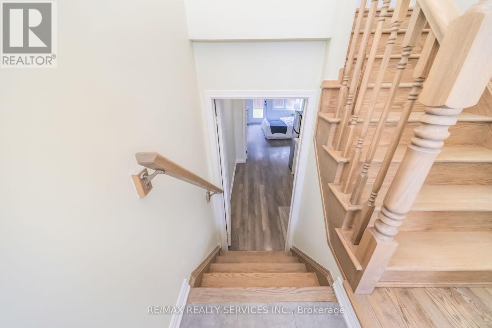 39 BAYCLIFFE CRESCENT - 33