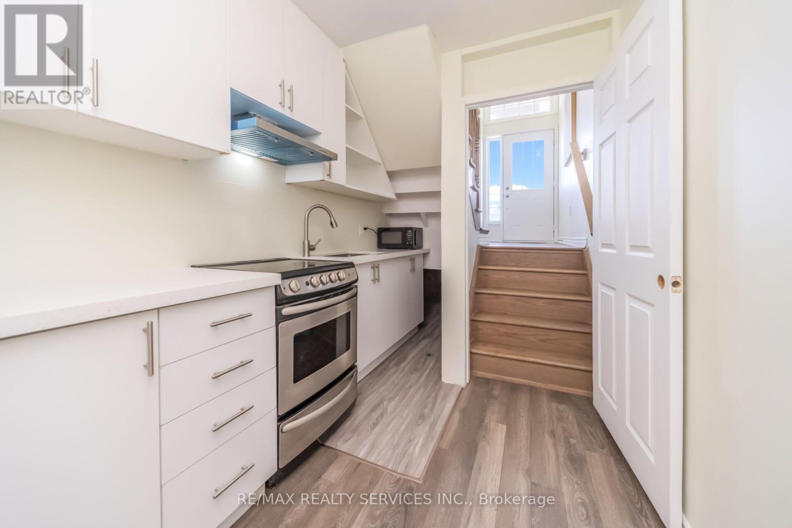 39 BAYCLIFFE CRESCENT - 35