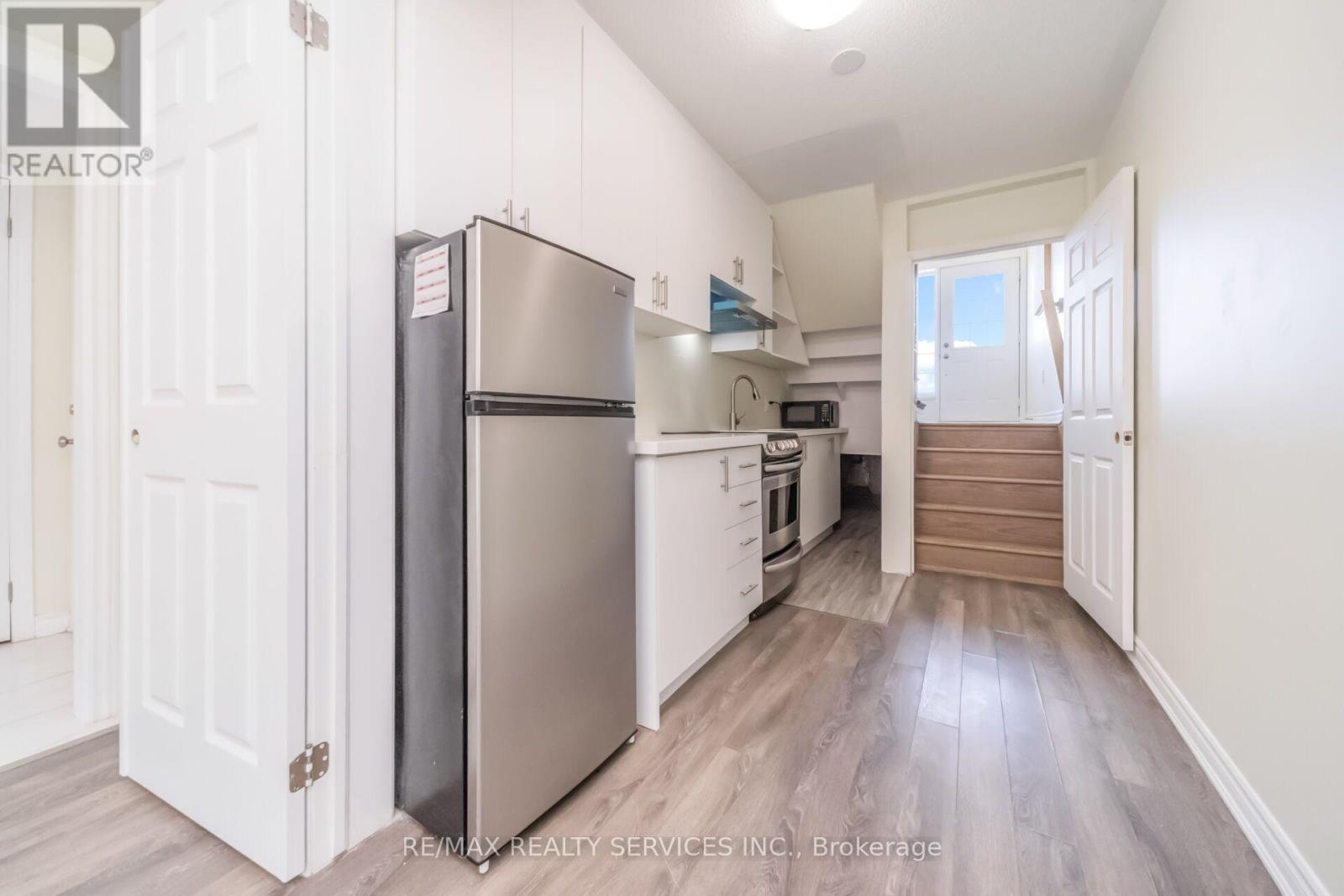 39 BAYCLIFFE CRESCENT - 36