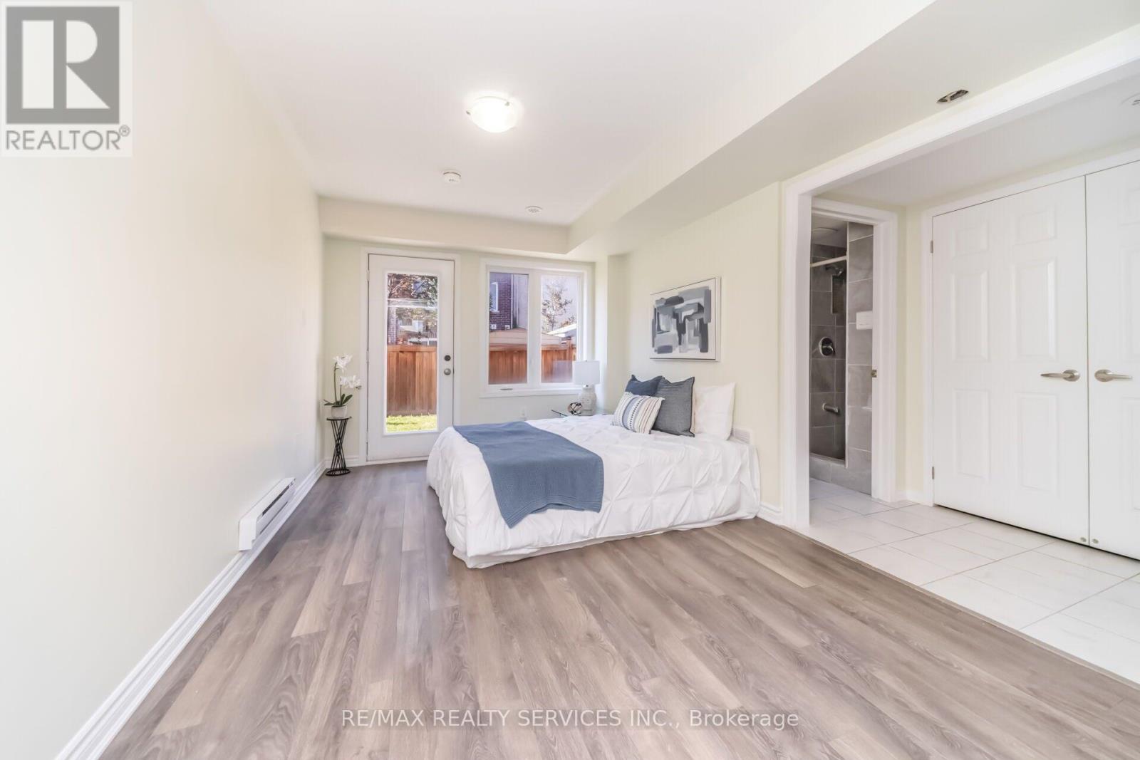 39 BAYCLIFFE CRESCENT - 37