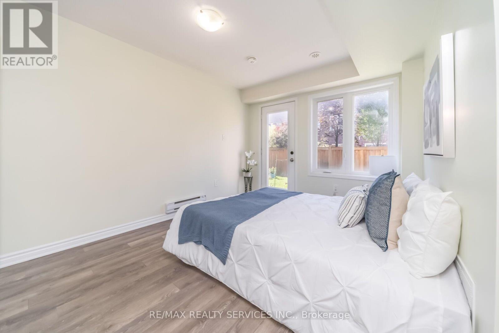 39 BAYCLIFFE CRESCENT - 38