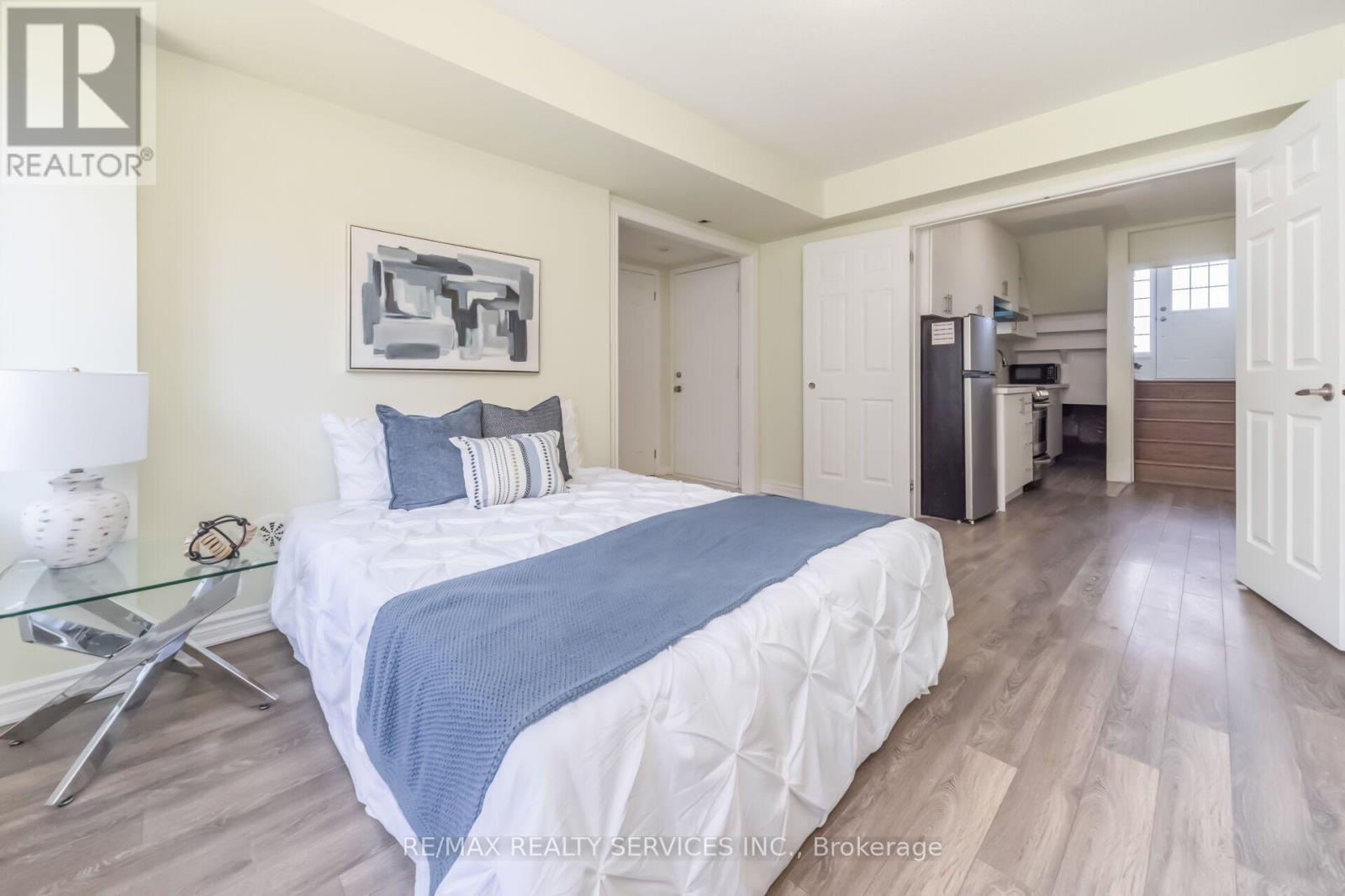 39 BAYCLIFFE CRESCENT - 39