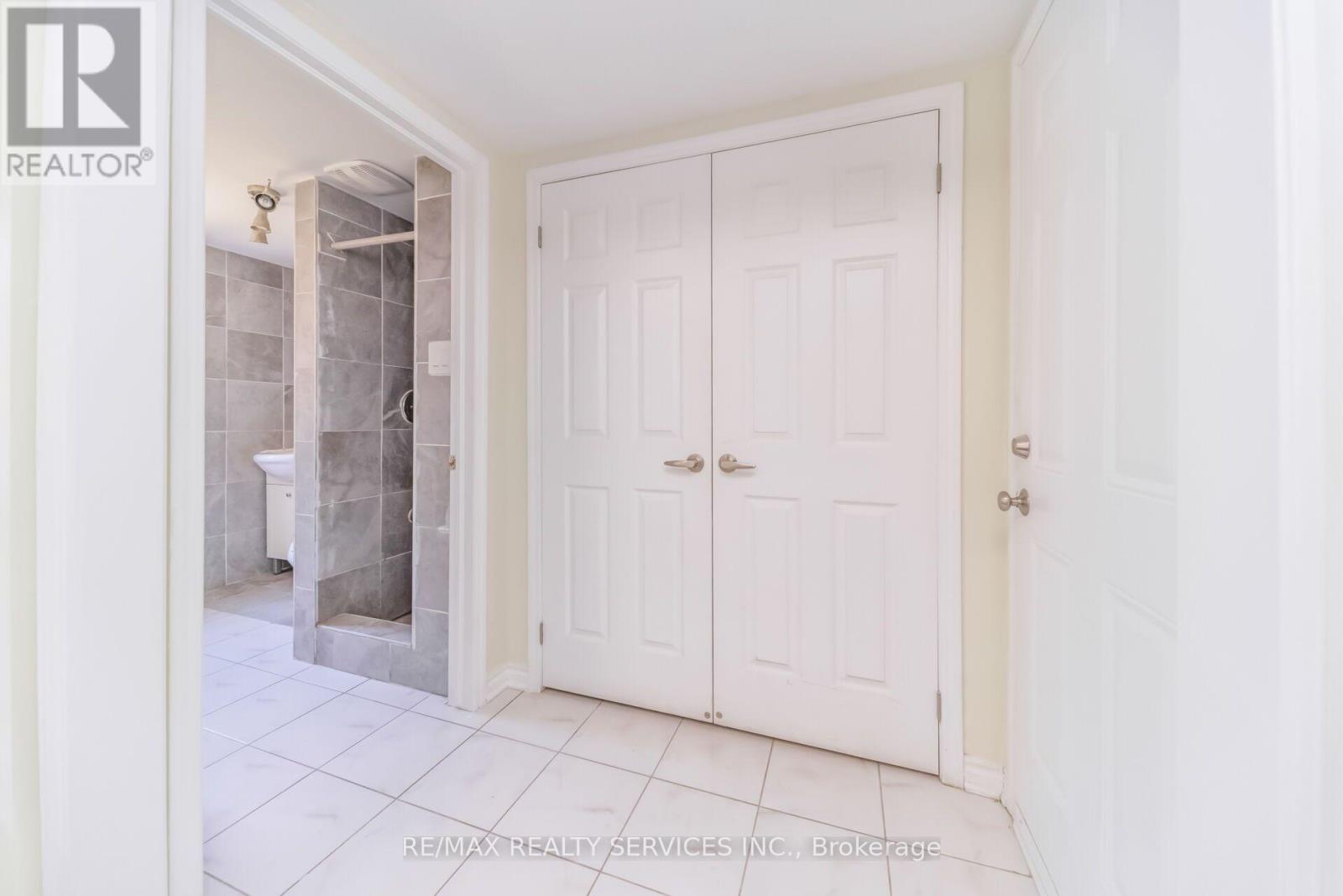 39 BAYCLIFFE CRESCENT - 40