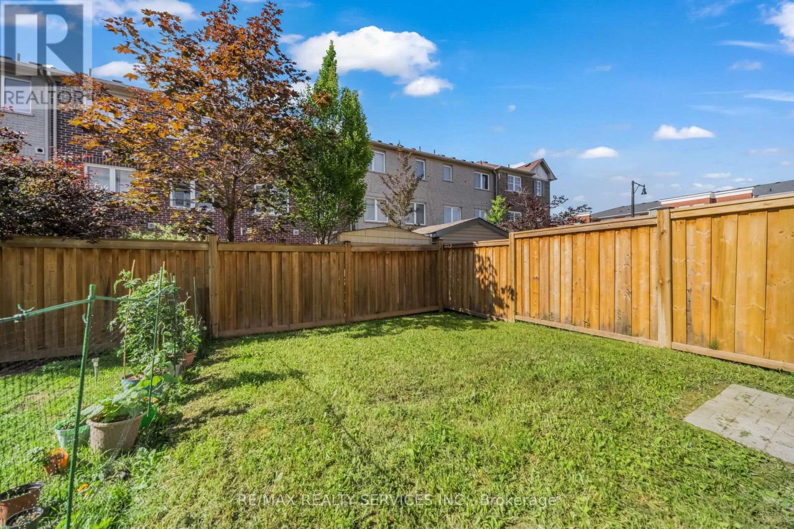 39 BAYCLIFFE CRESCENT - 43