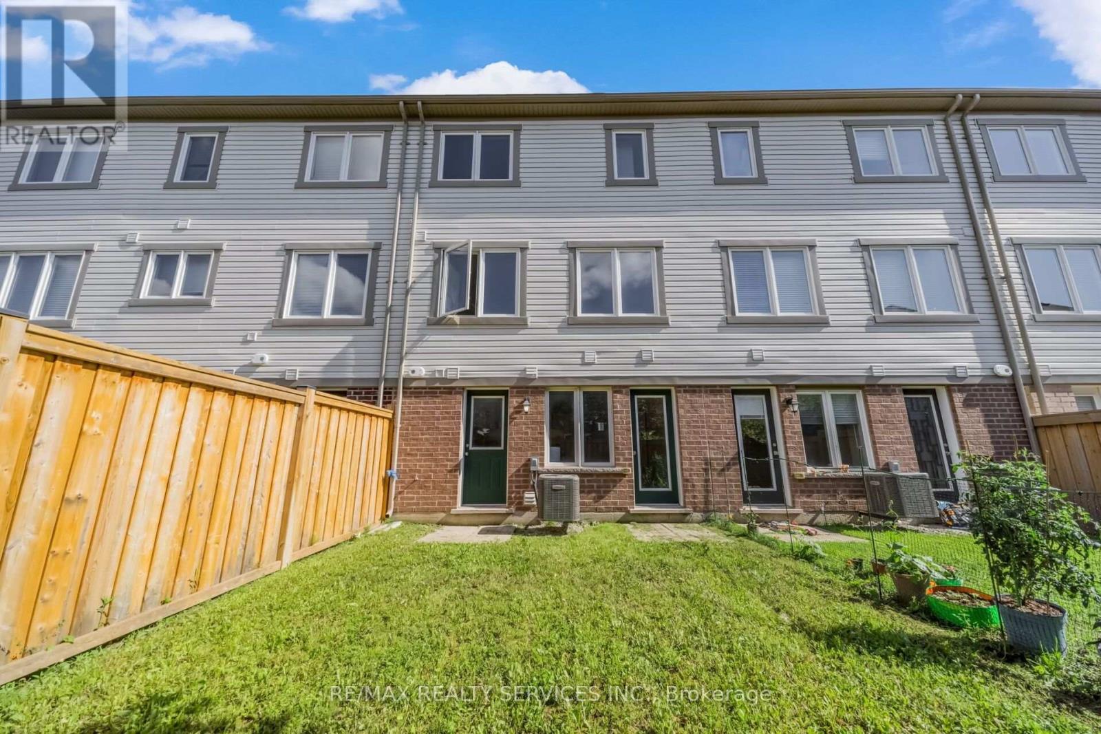 39 BAYCLIFFE CRESCENT - 44