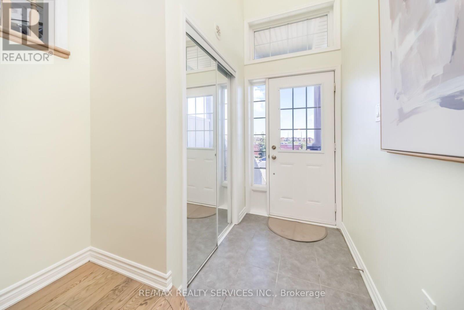 39 BAYCLIFFE CRESCENT - 6