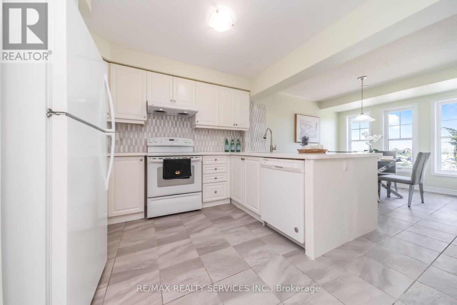 39 BAYCLIFFE CRESCENT - 9