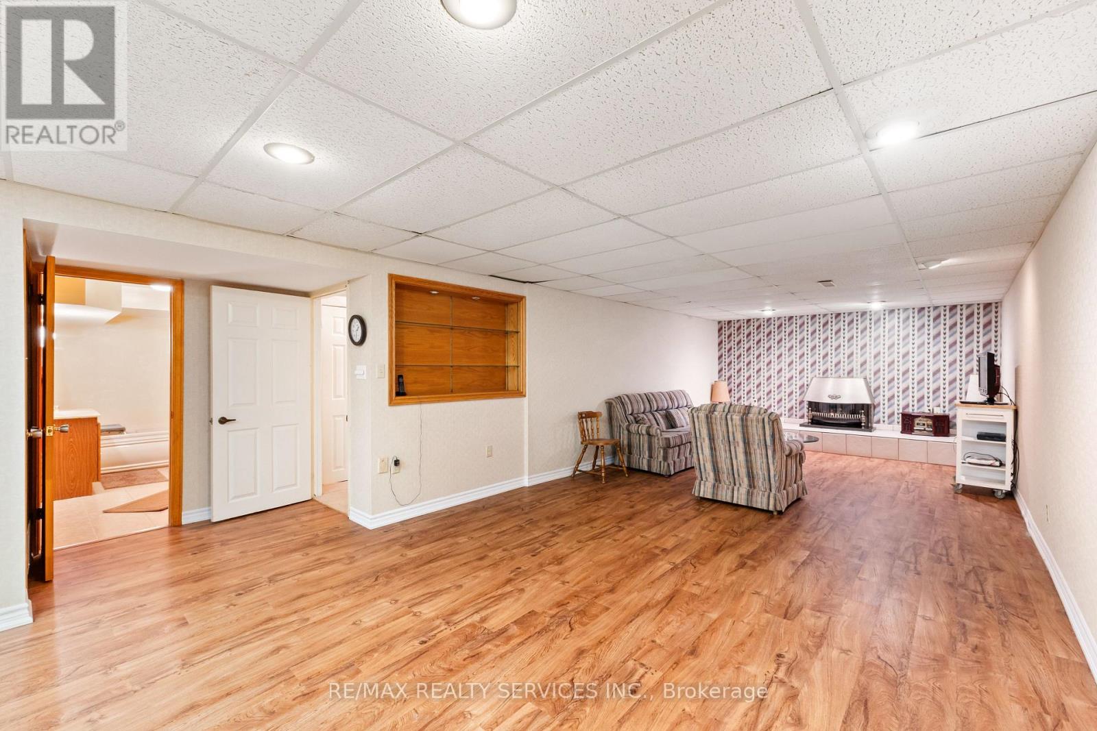 22 OLDHAM CRESCENT - 31