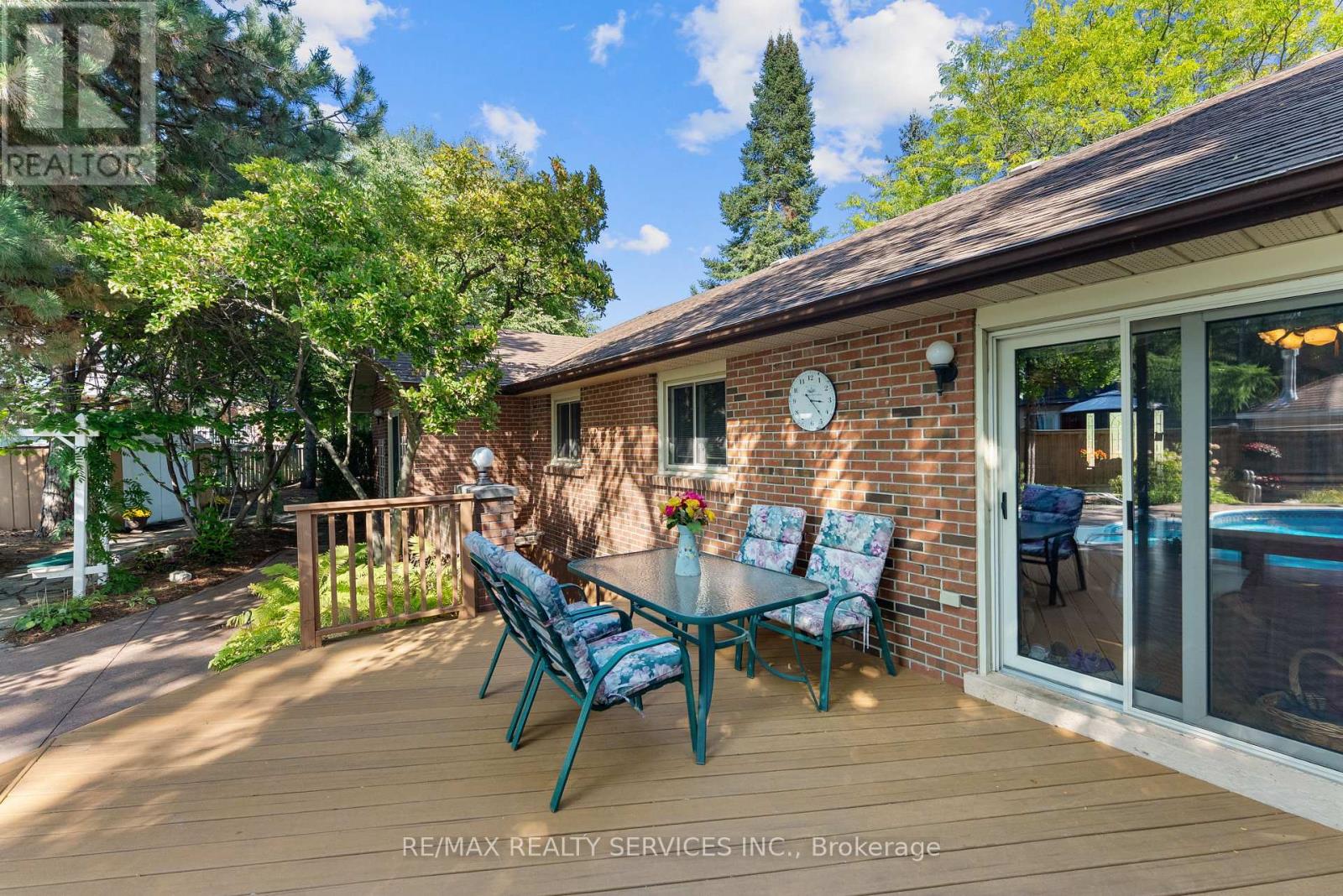 22 OLDHAM CRESCENT - 38