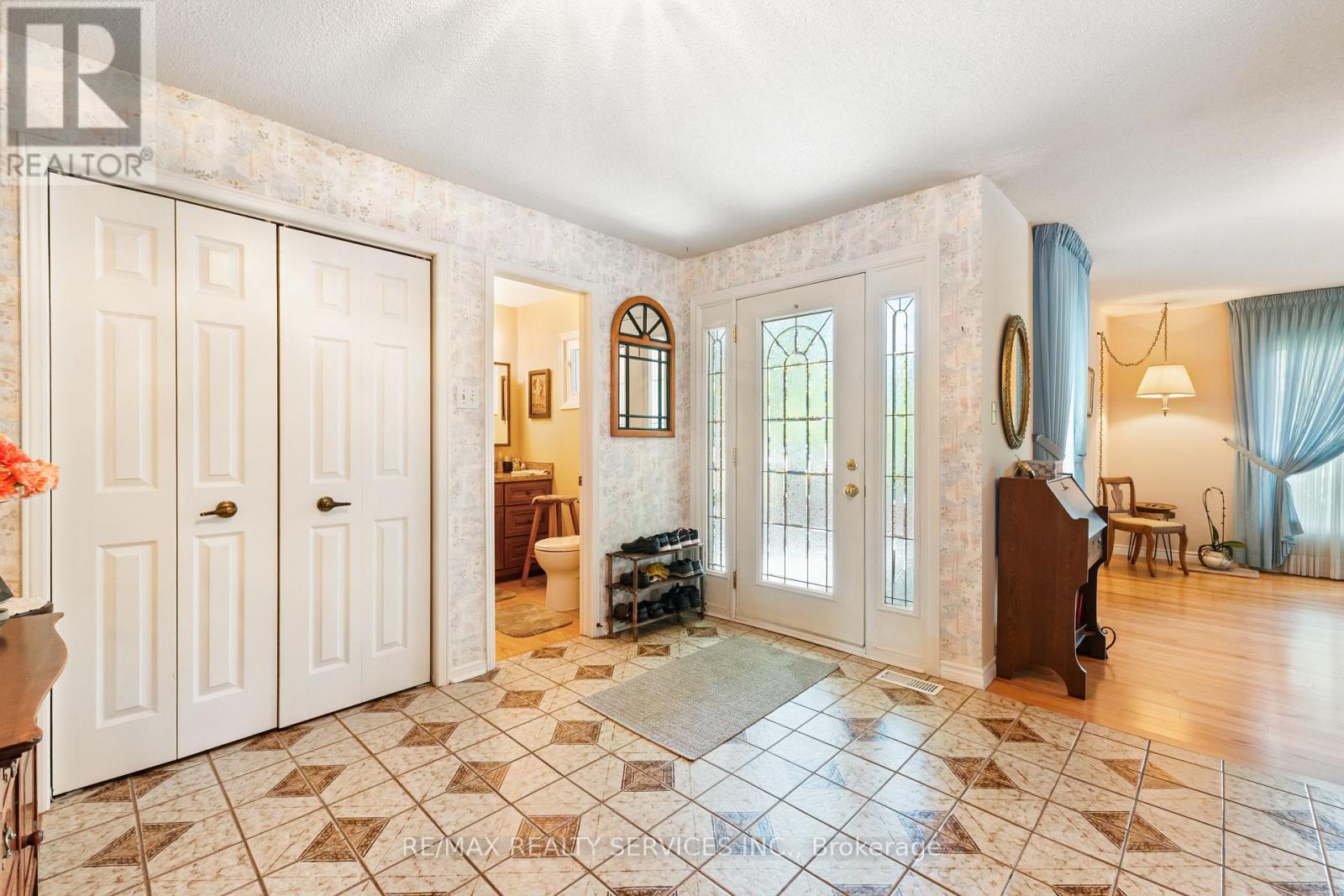 22 OLDHAM CRESCENT - 5