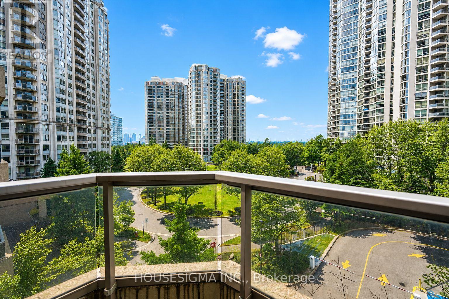 #513 35 KINGSBRIDGE GARDEN CIRCLE - 13