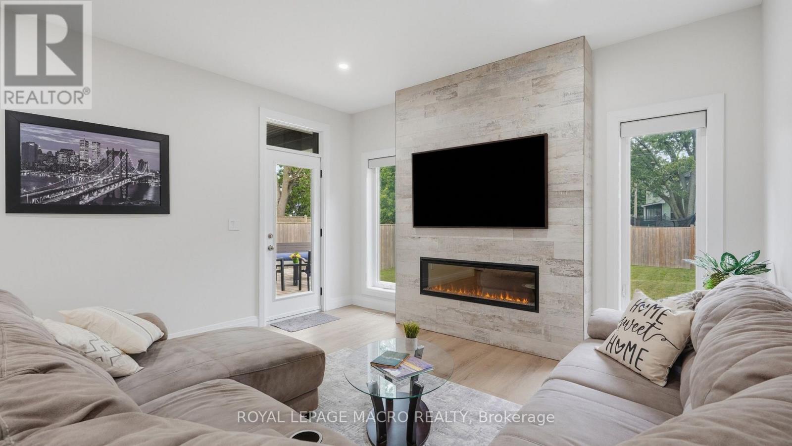 1055 BAY STREET - 13