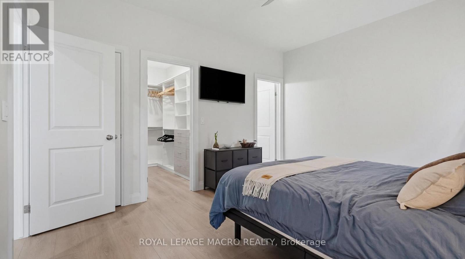 1055 BAY STREET - 17