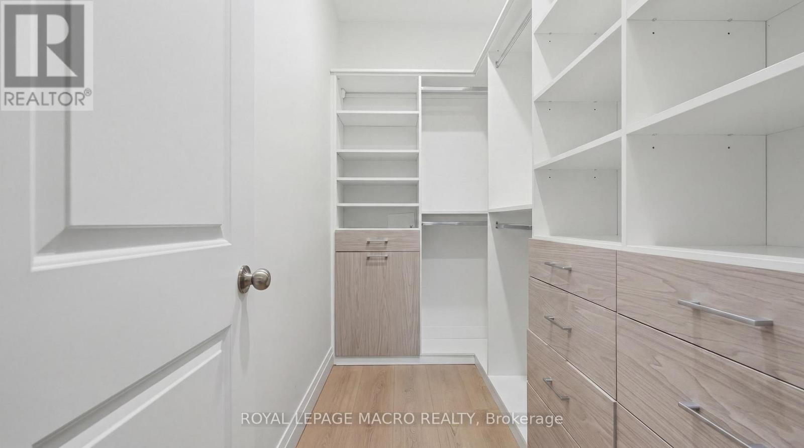 1055 BAY STREET - 18