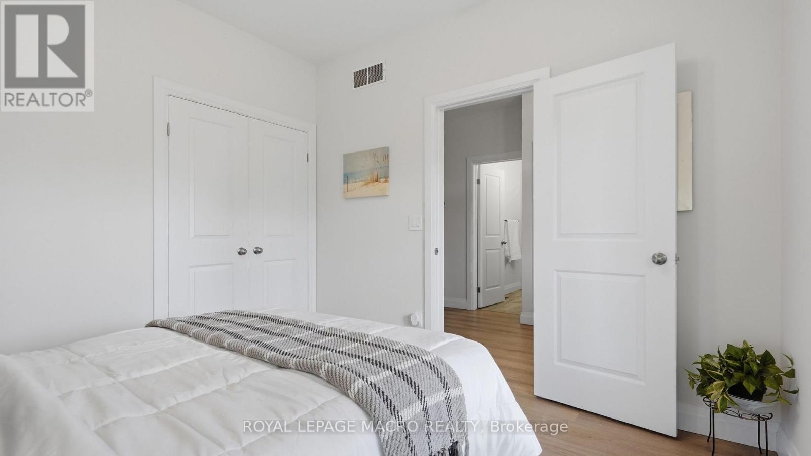 1055 BAY STREET - 23