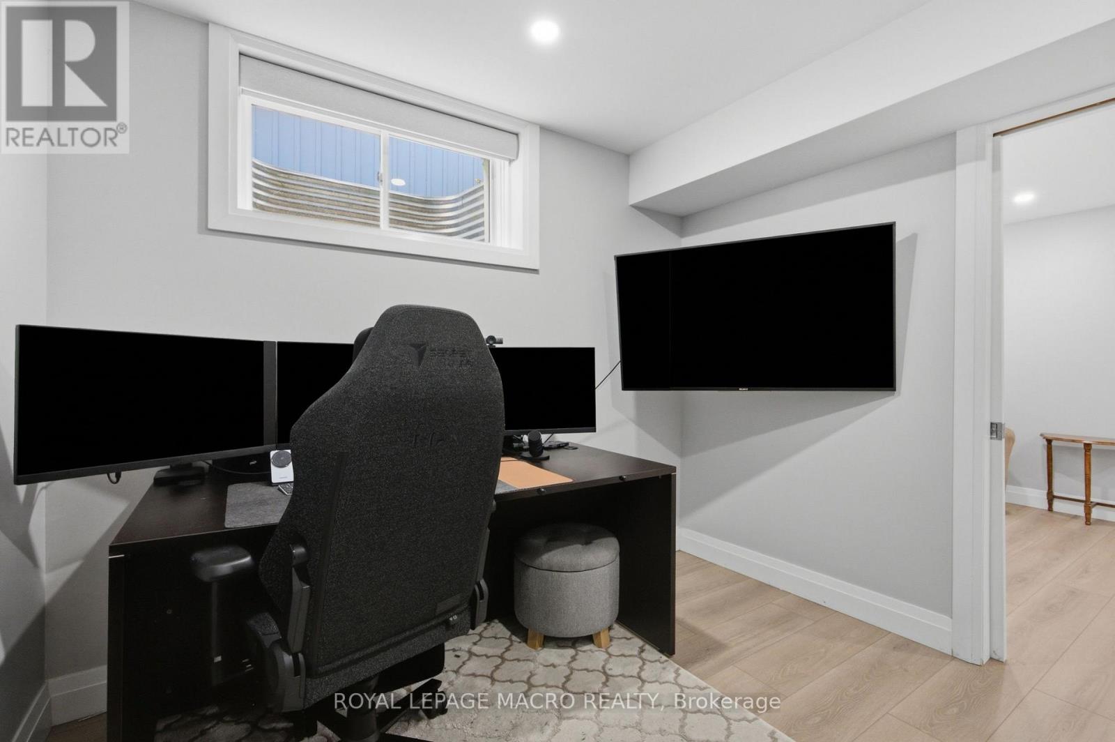 1055 BAY STREET - 30