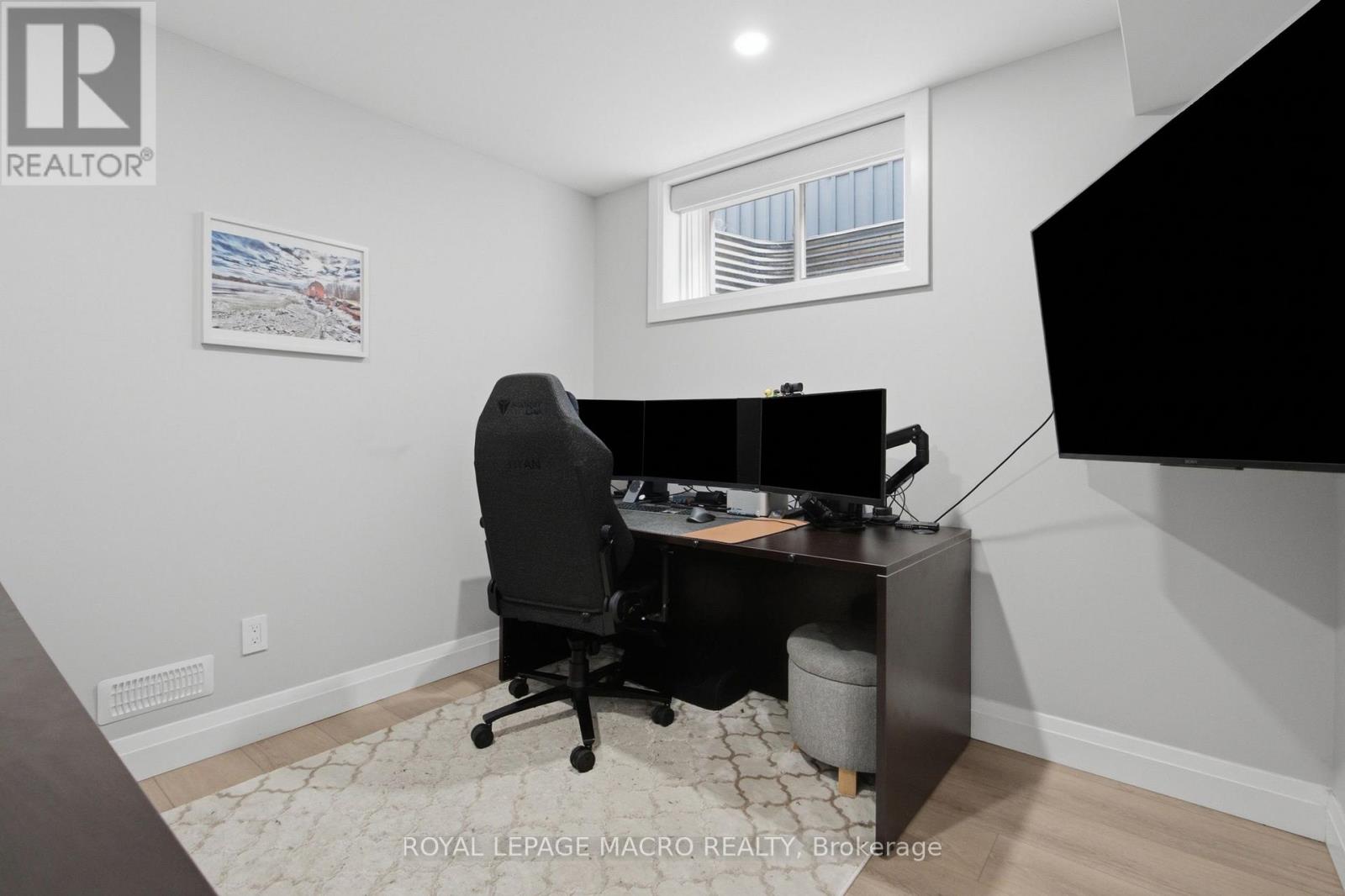 1055 BAY STREET - 31
