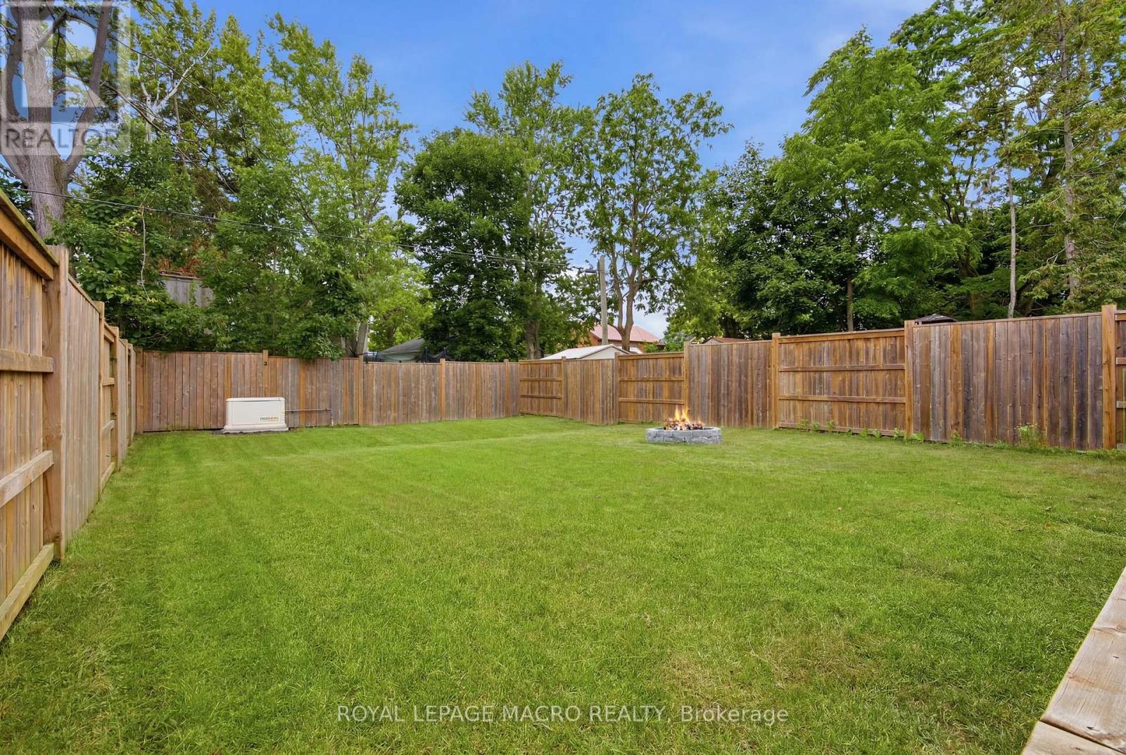 1055 BAY STREET - 33