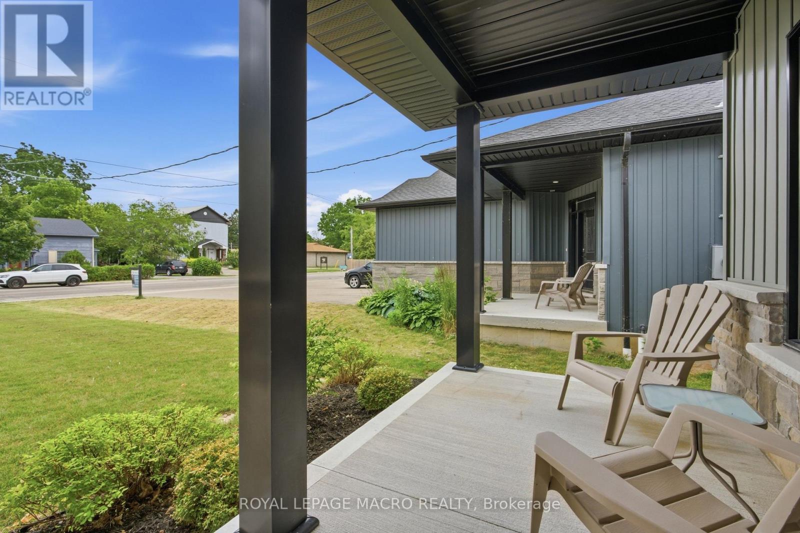 1055 BAY STREET - 4