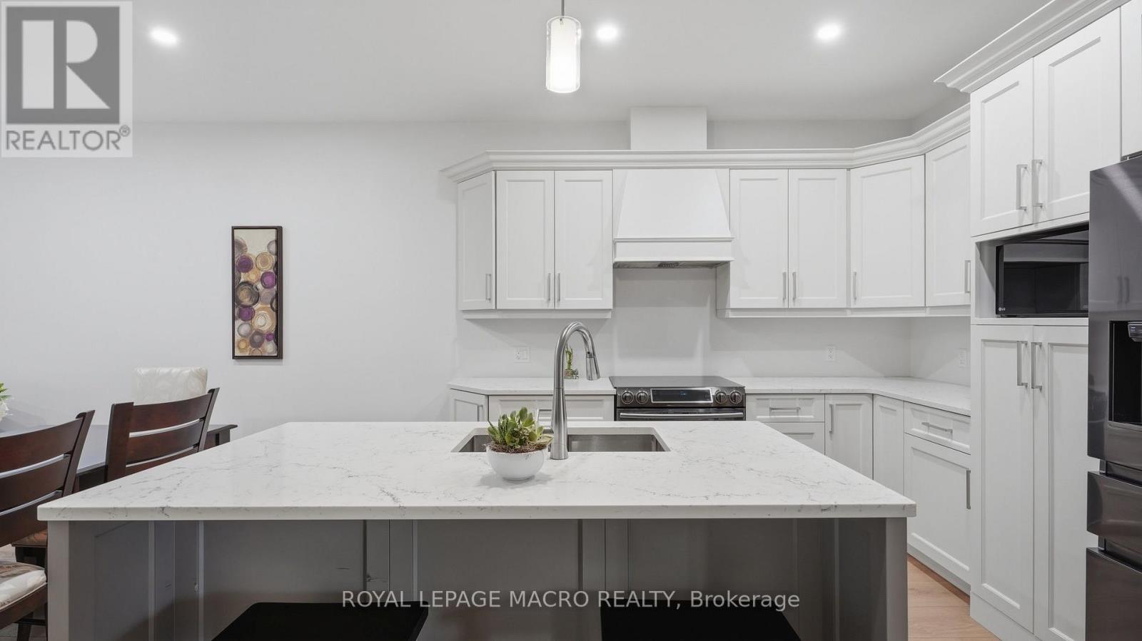 1055 BAY STREET - 7