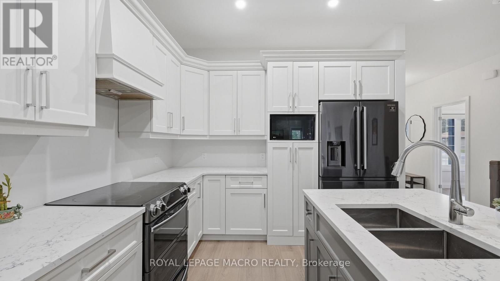 1055 BAY STREET - 8
