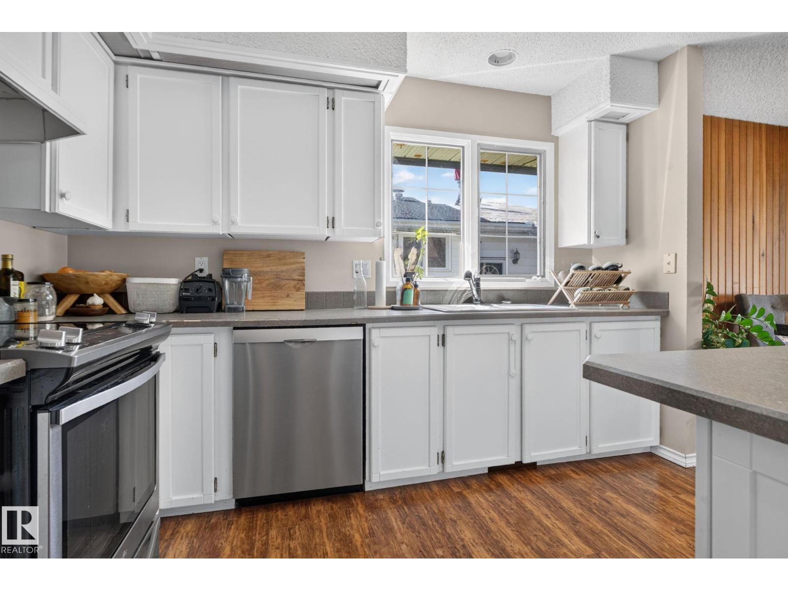 7819 22 AV NW - 11