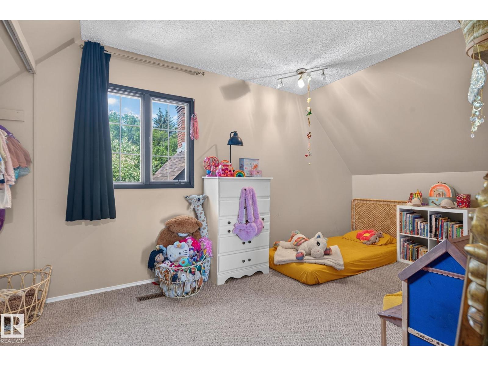7819 22 AV NW - 21