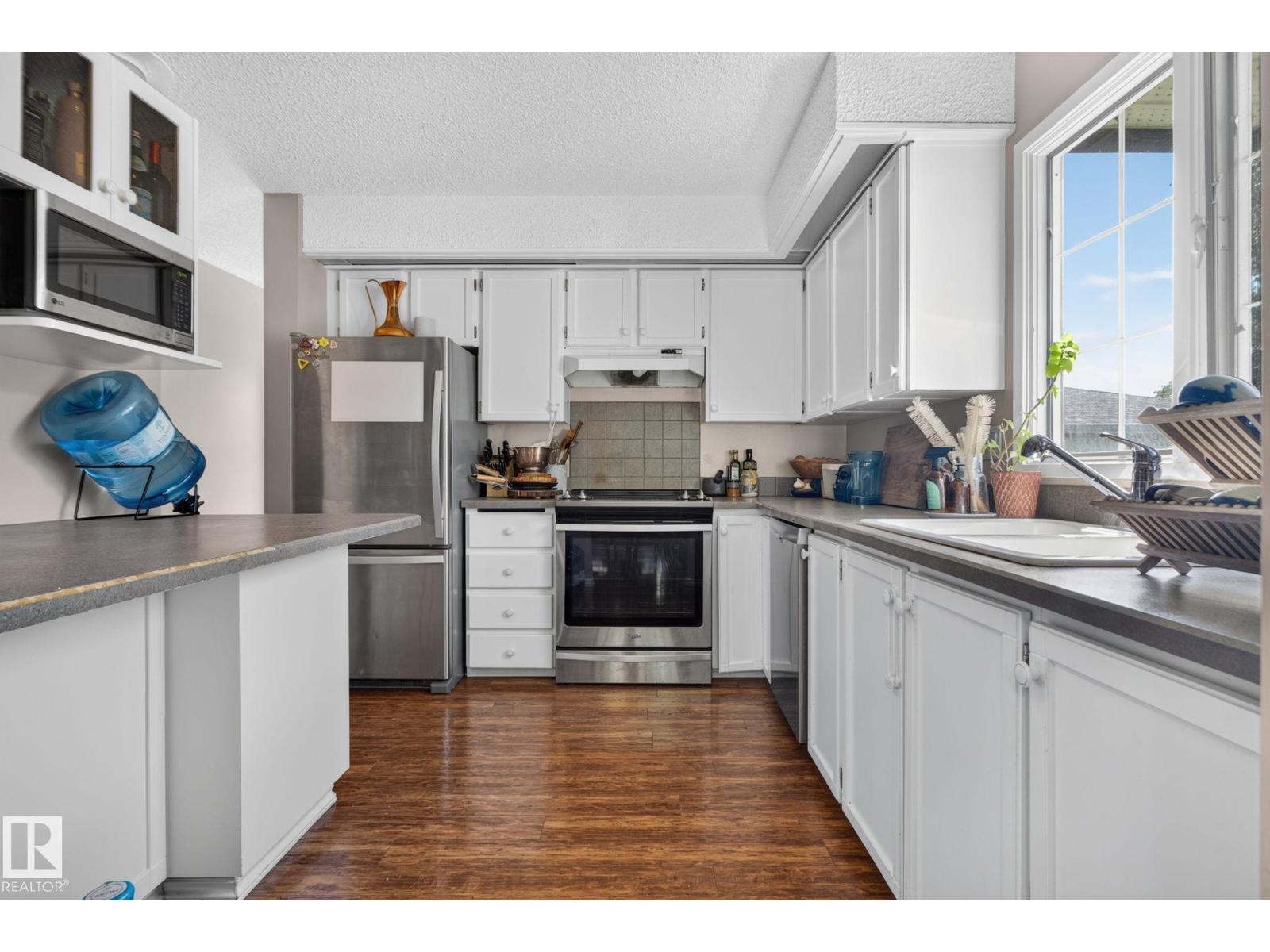 7819 22 AV NW - 12