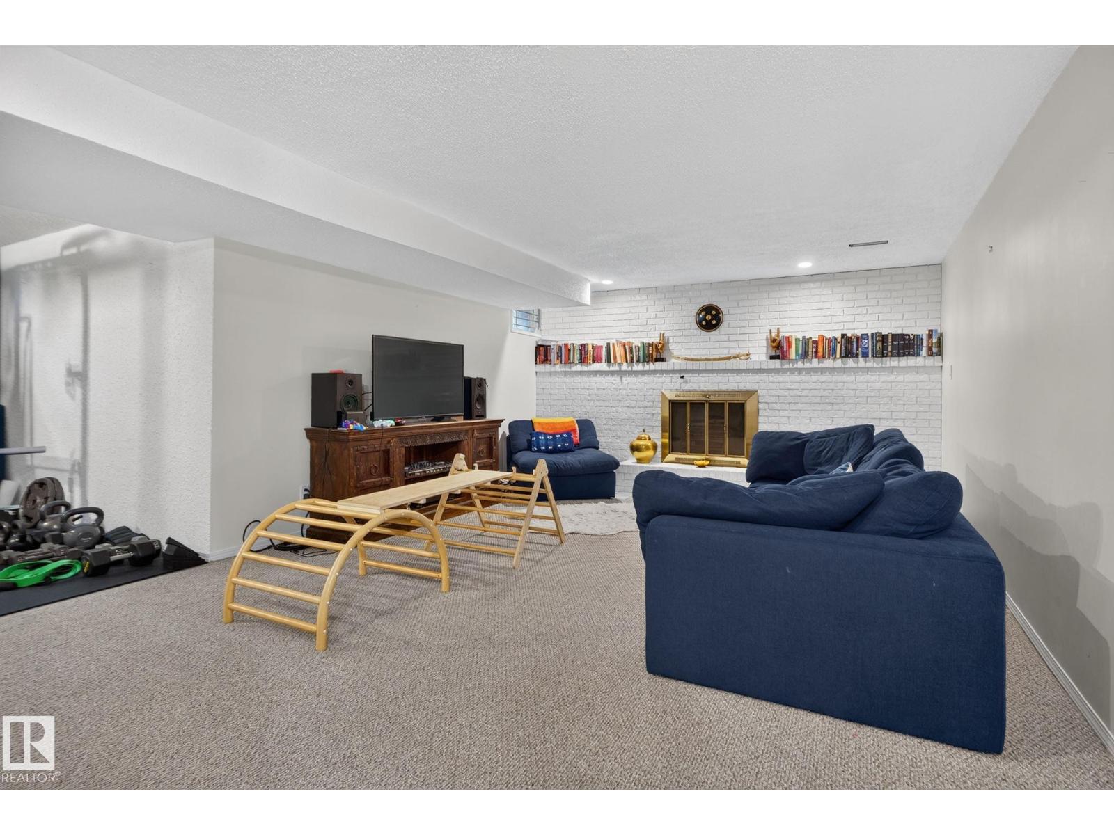 7819 22 AV NW - 27
