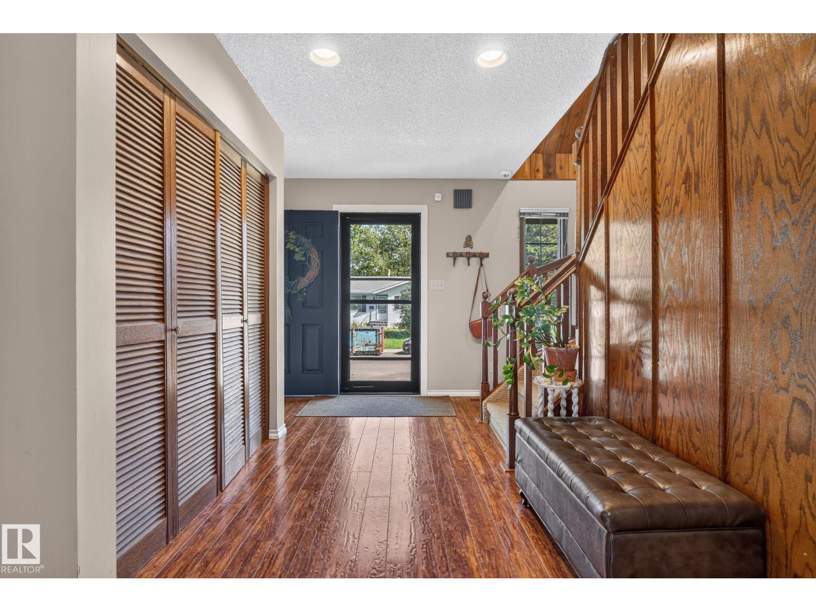 7819 22 AV NW - 10