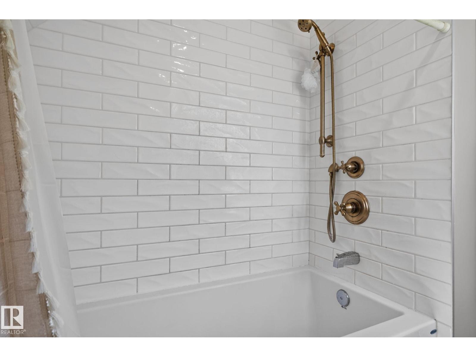 7819 22 AV NW - 24